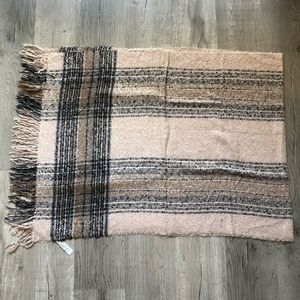 LOFT Accessories - LOFT Blanket Scarf LOFT Accessories - LOFT Blanket Scarf